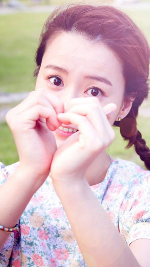 欧美浓妆美女图片壁纸